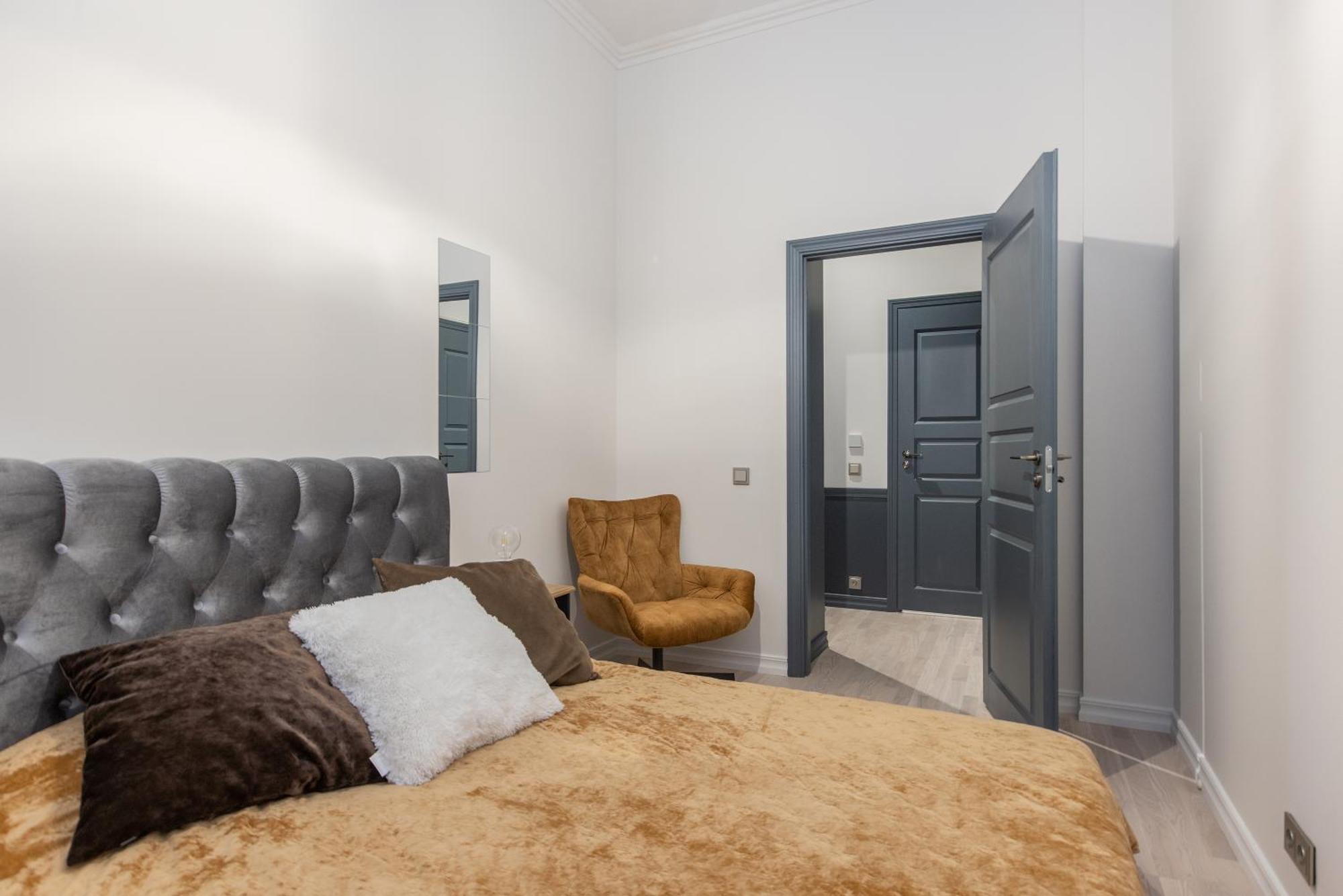 Căn hộ Brand New 4 Bedroom 2,5 Bath , Lux , *