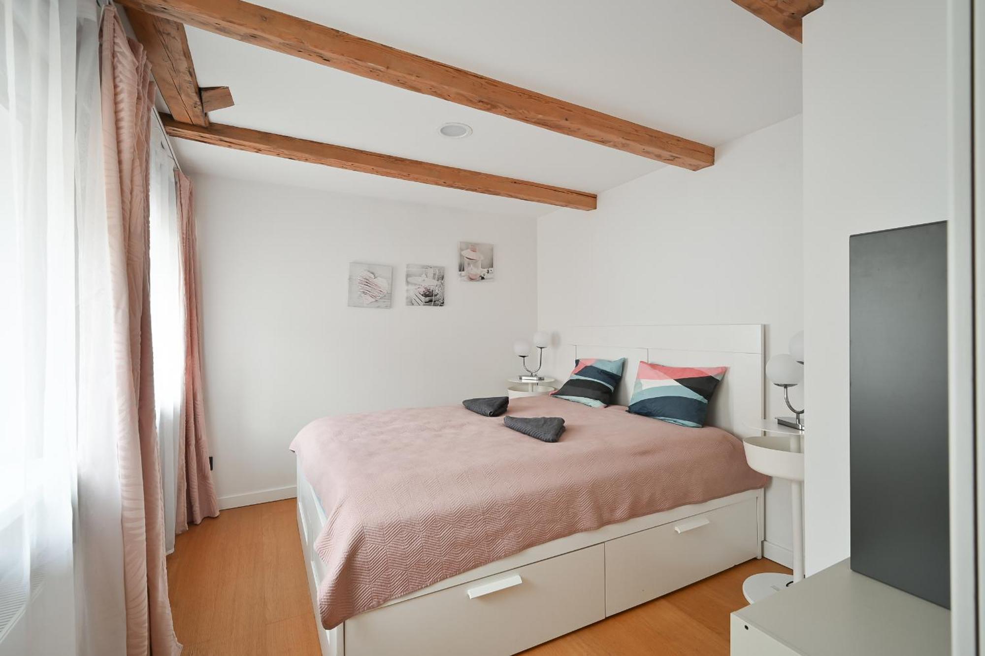 Modern & 2bdrm Apartment
