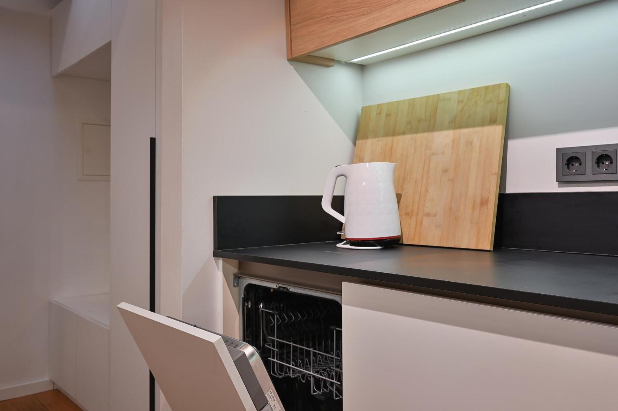 Modern & 2bdrm Apartment