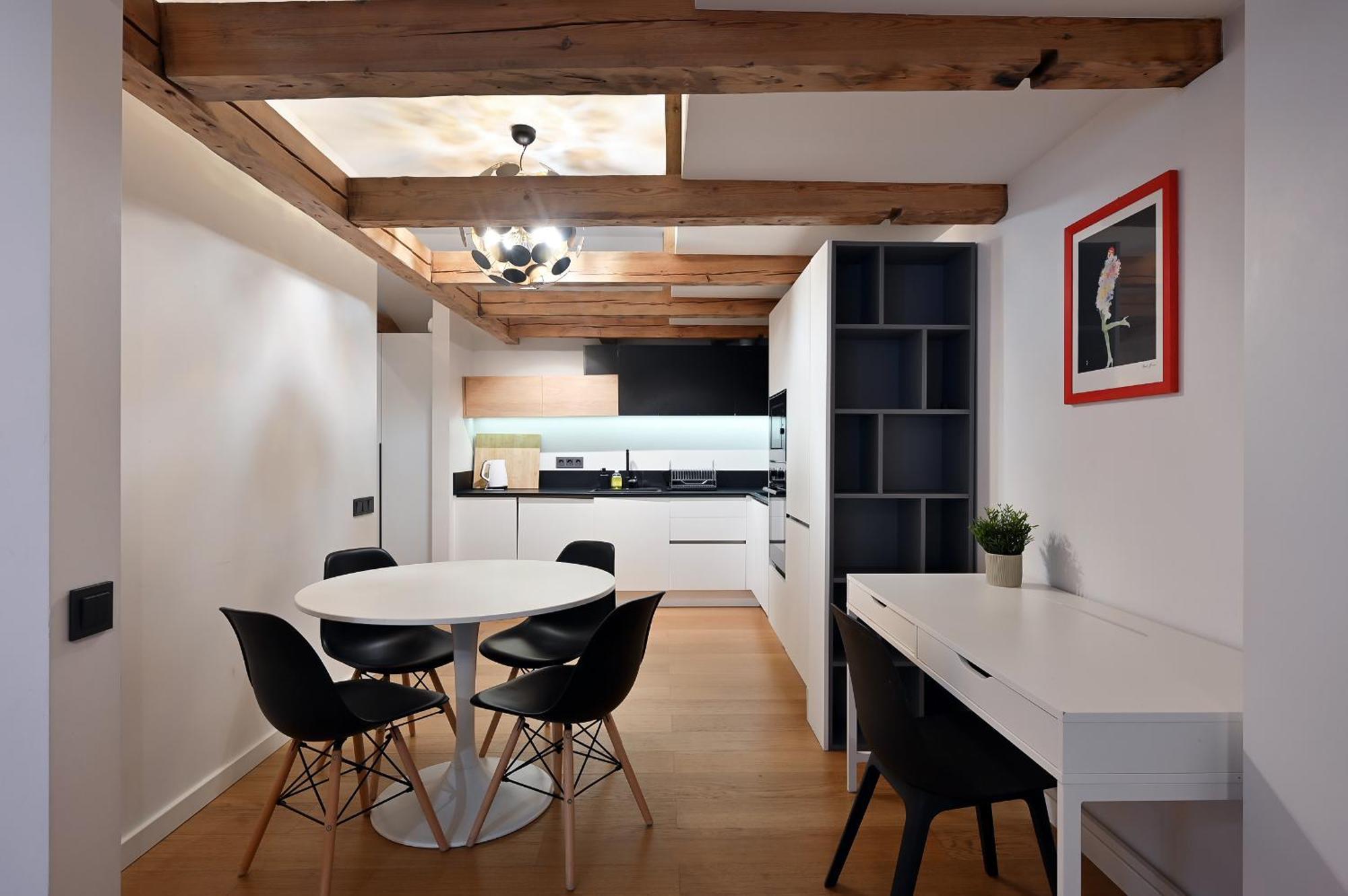 Modern & 2bdrm Riga