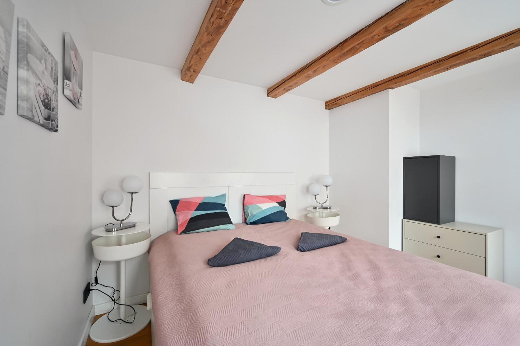 Modern & 2bdrm Apartment *