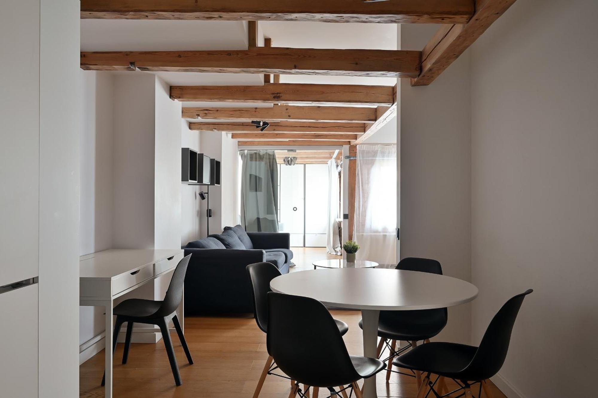 Modern & 2bdrm Apartment Riga