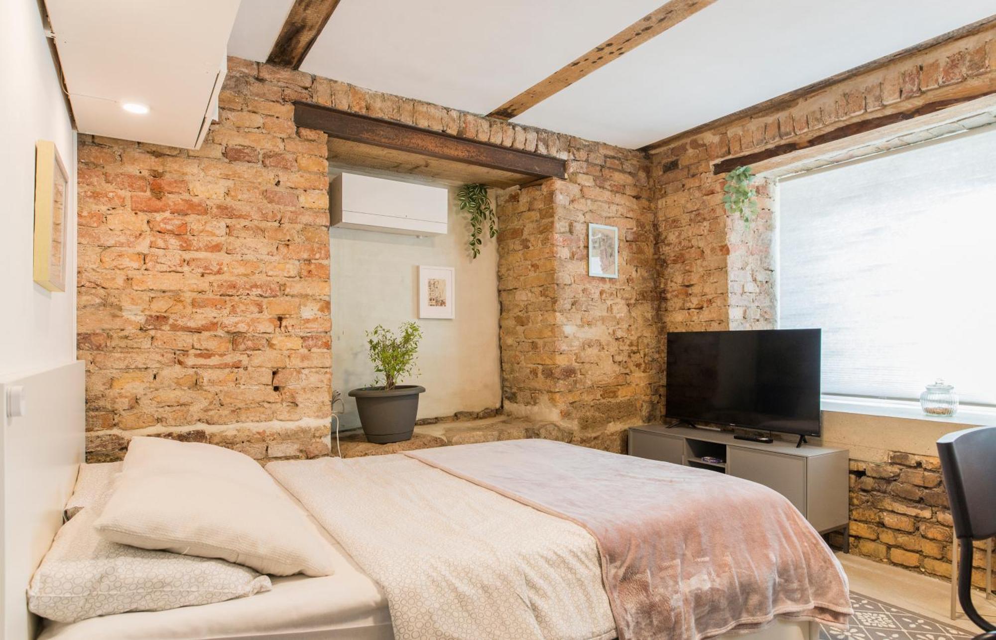 Apartment Quiet Center With Private Parking *