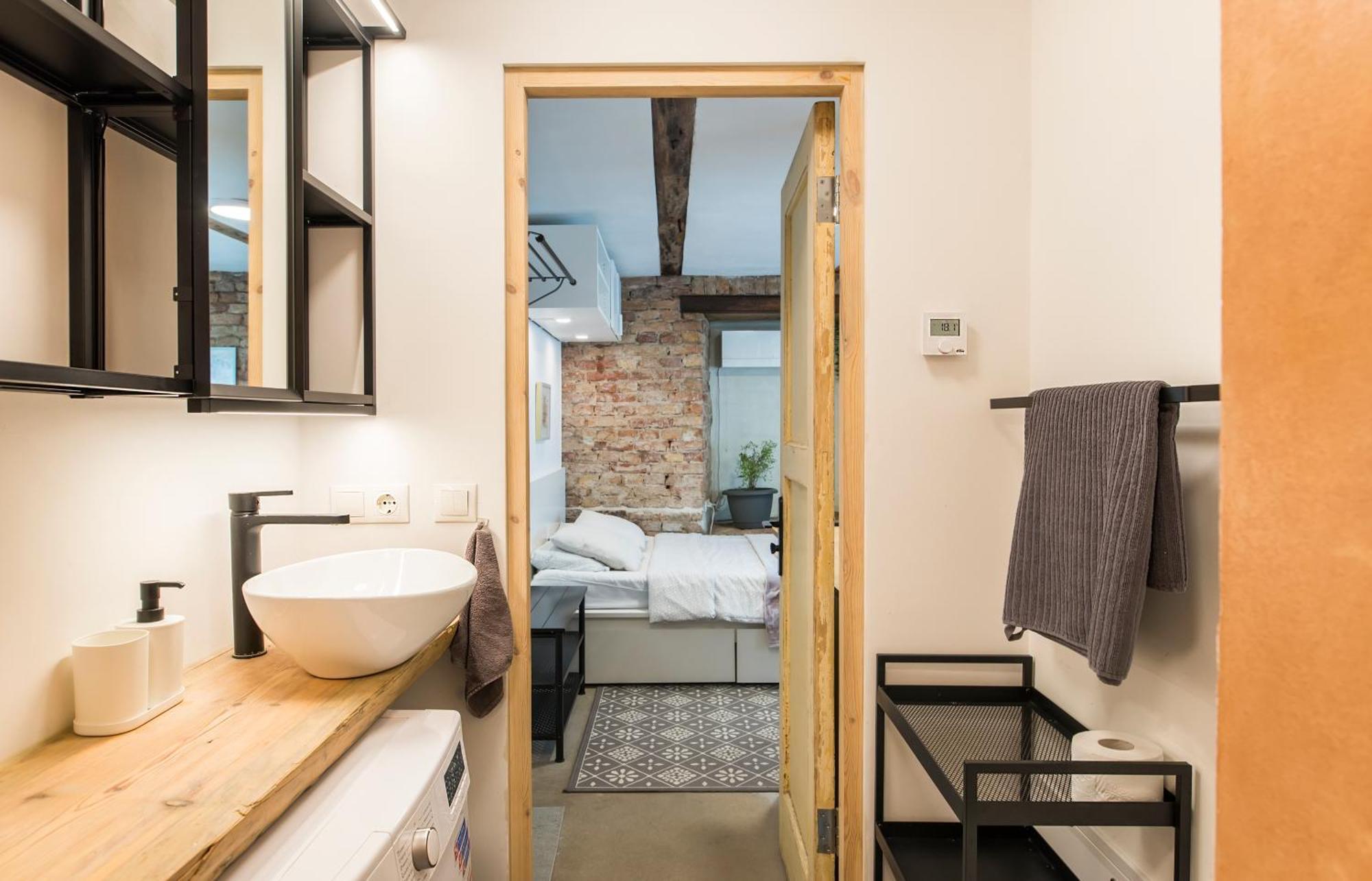 Apartment Quiet Center With Private Parking Riga