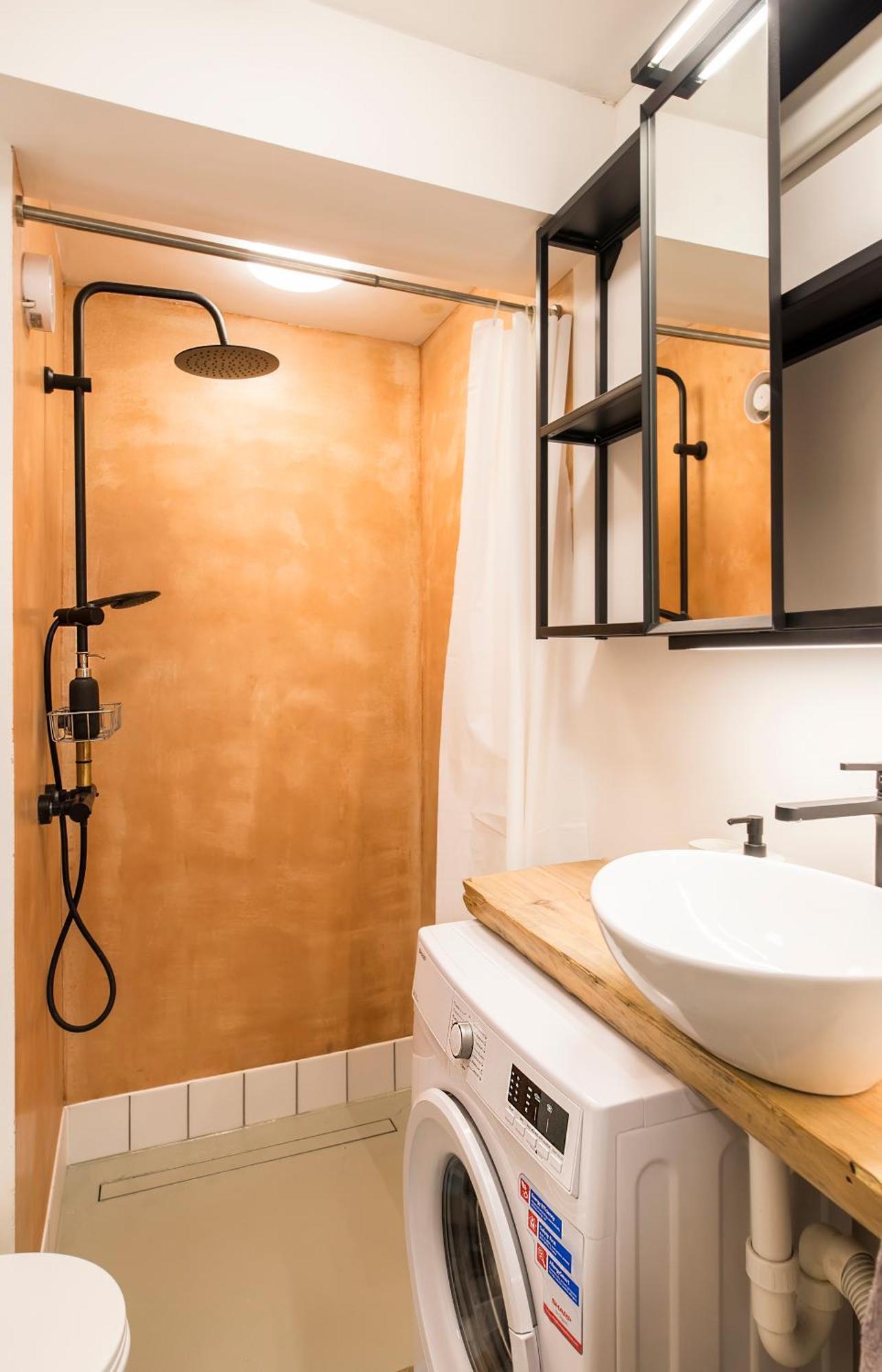 Quiet Center With Private Parking Apartment