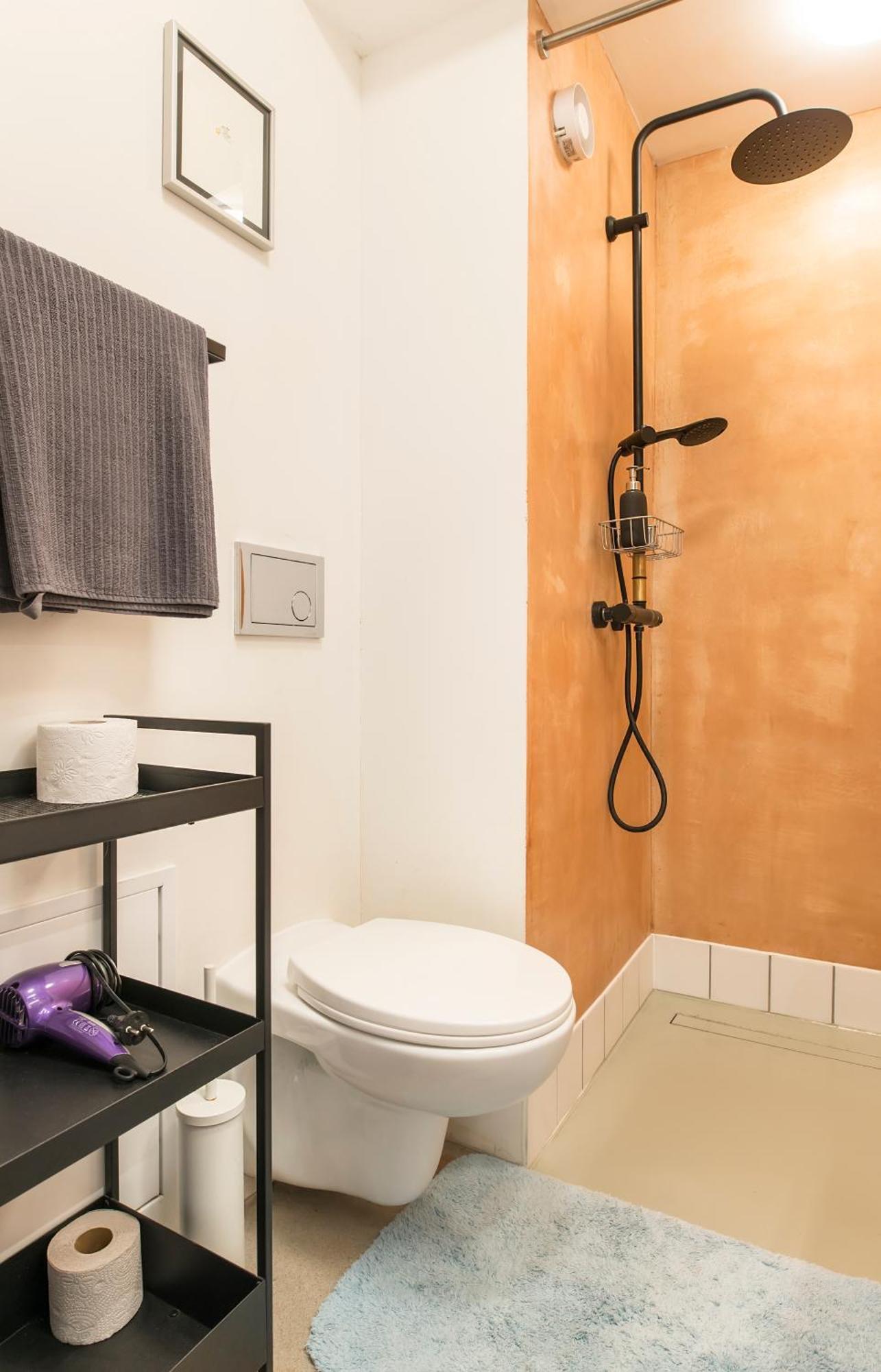 Quiet Center With Private Parking Apartment Riga