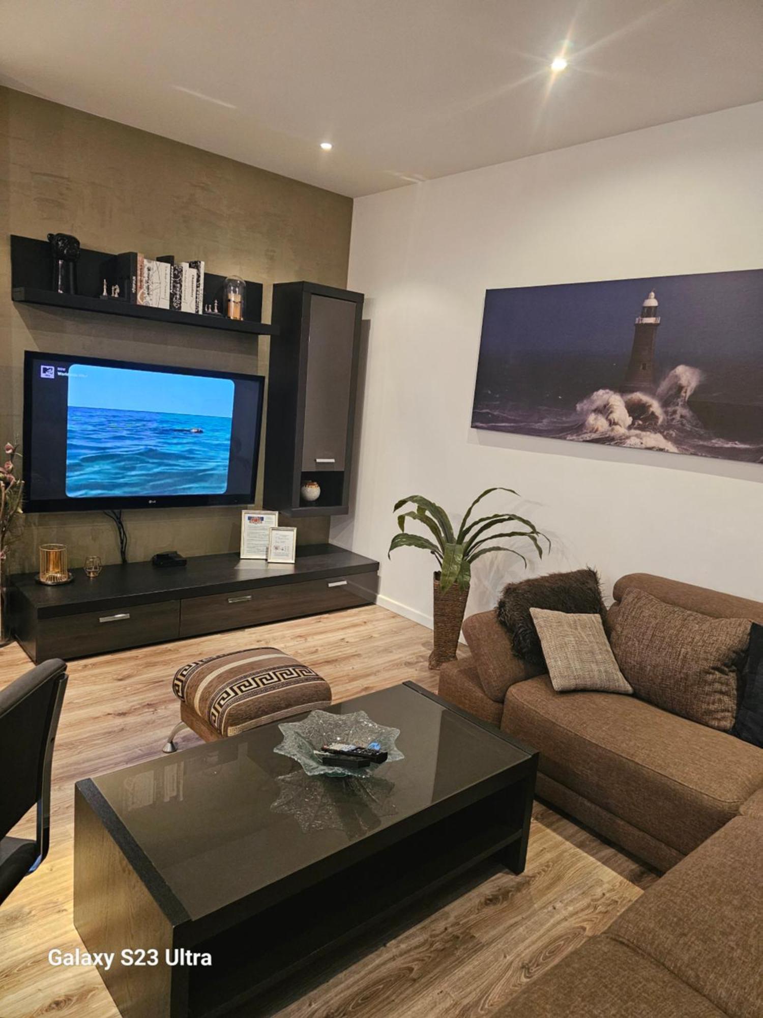 Modern 2 Bedroom In The Centre Apartment Riga