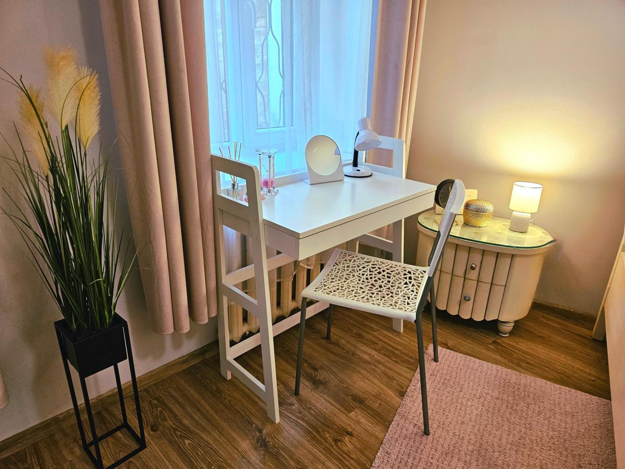 Romantic Apt-great Location- Center-free Parking-self Check-in- Old Town 20 Min