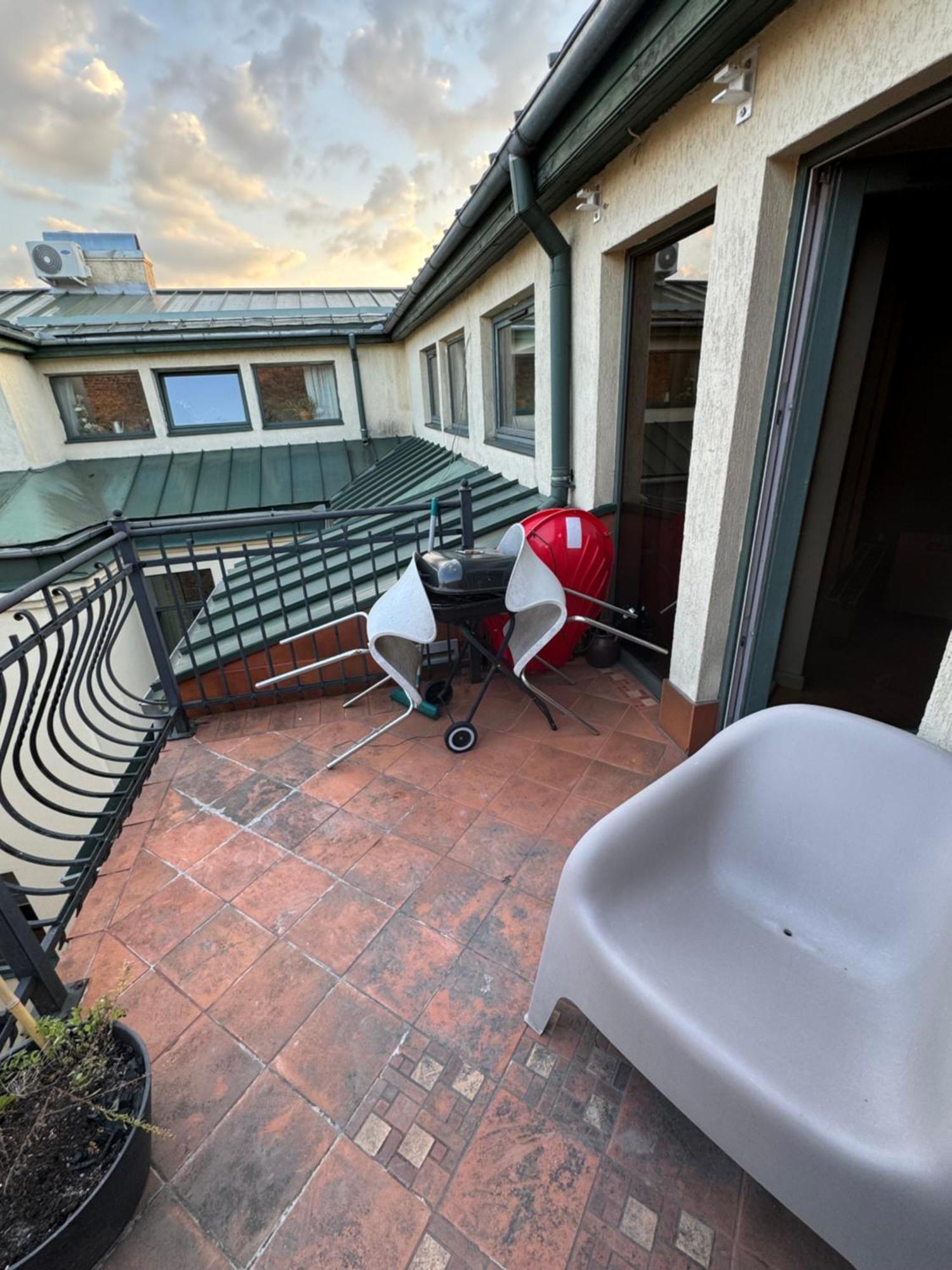 Two Level In The Art Nouveau Area Apartment