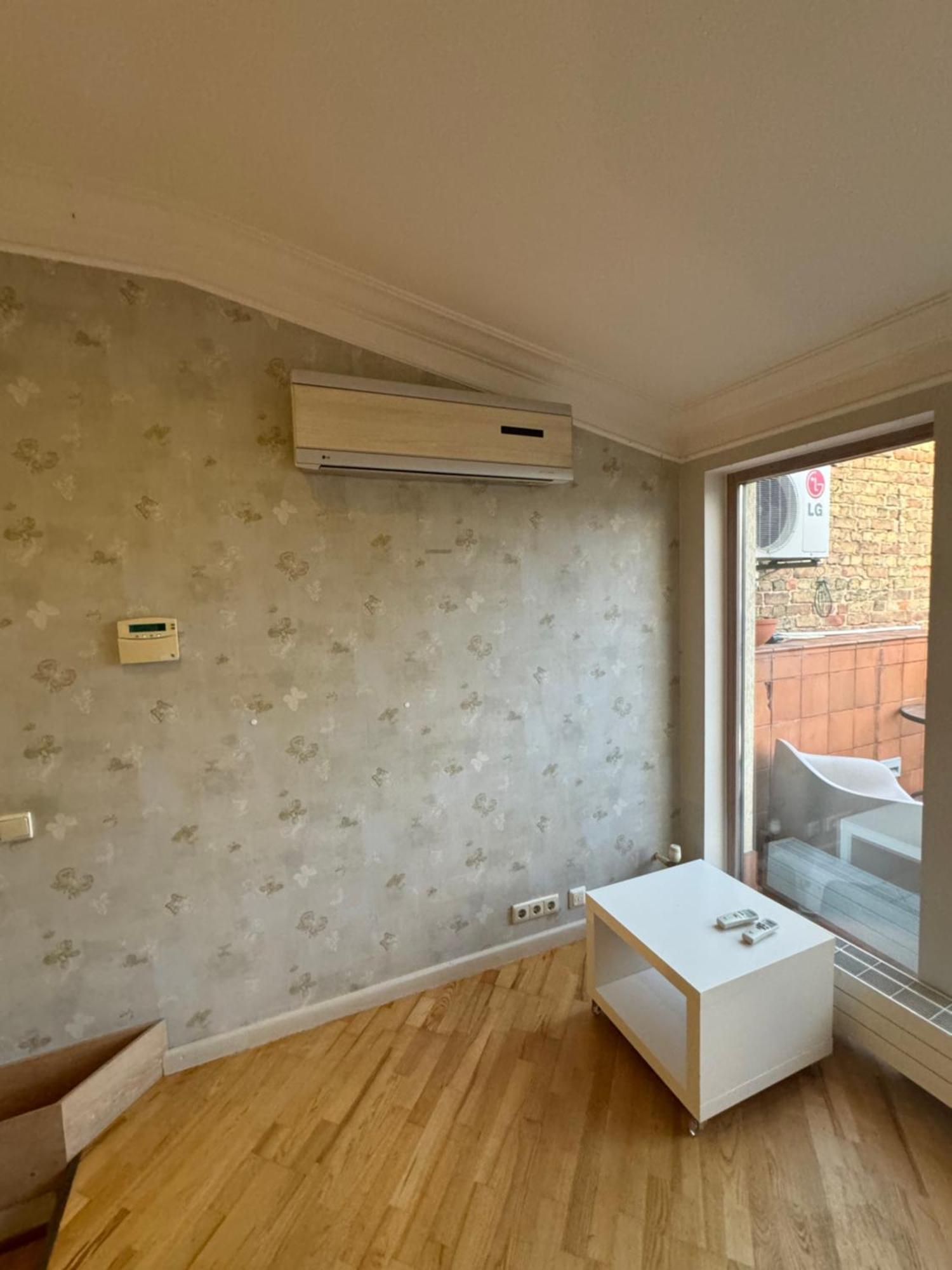 Apartment Two Level In The Art Nouveau Area