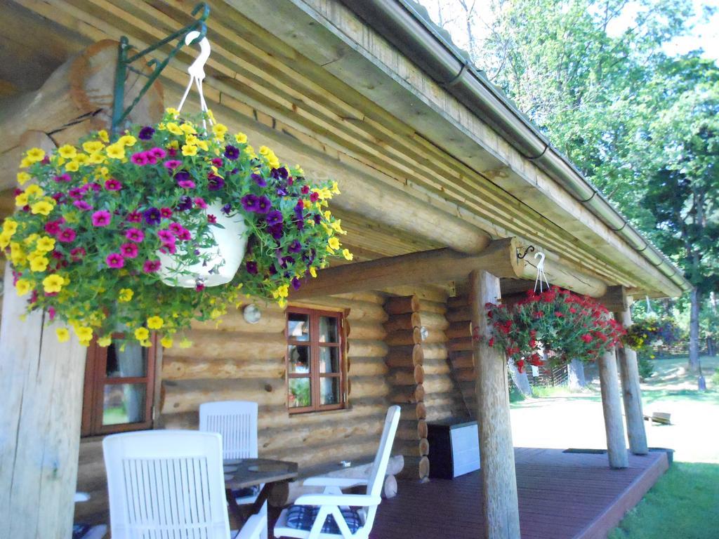 Forest Edge Lodge *