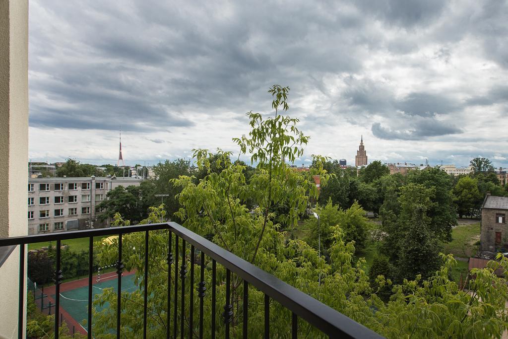 Lux - Ernesta, Free Parking Riga