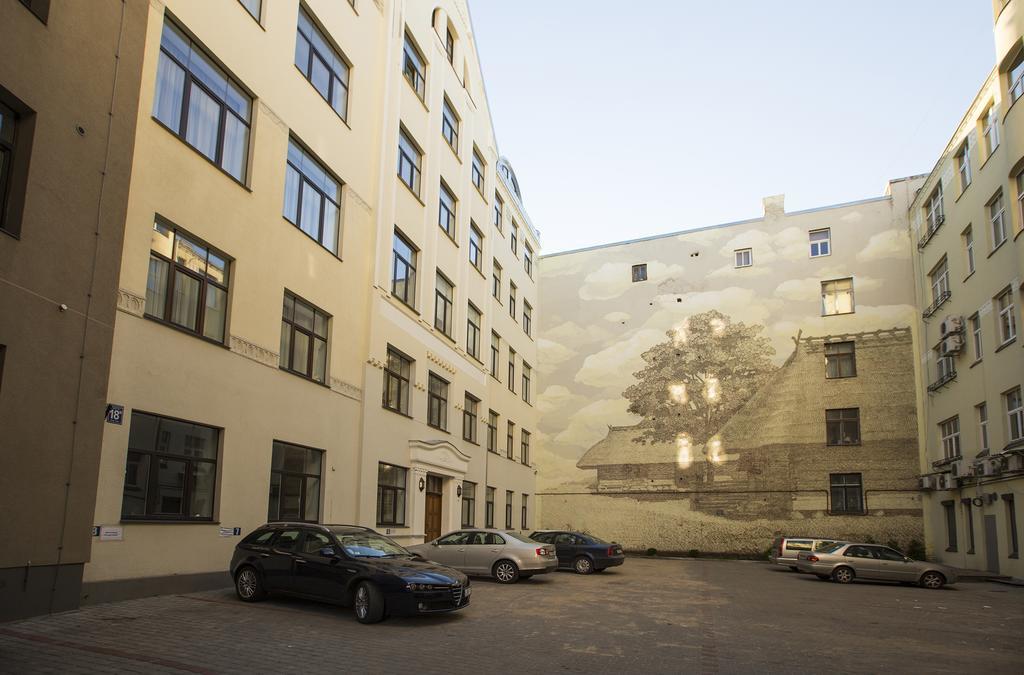 Lux - Ernesta, Free Parking Aparthotel