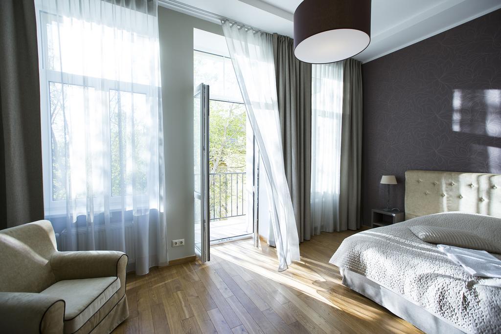 Lux - Ernesta, Free Parking 4* Riga