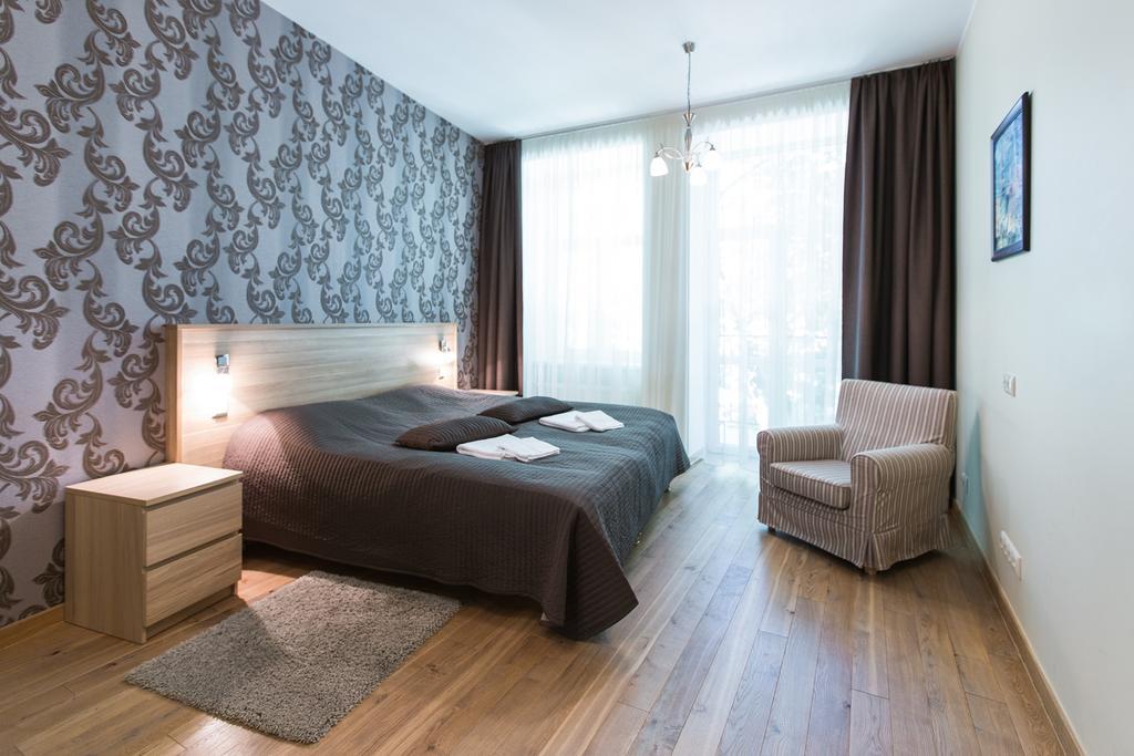 Aparthotel Lux - Ernesta, Free Parking 4*
