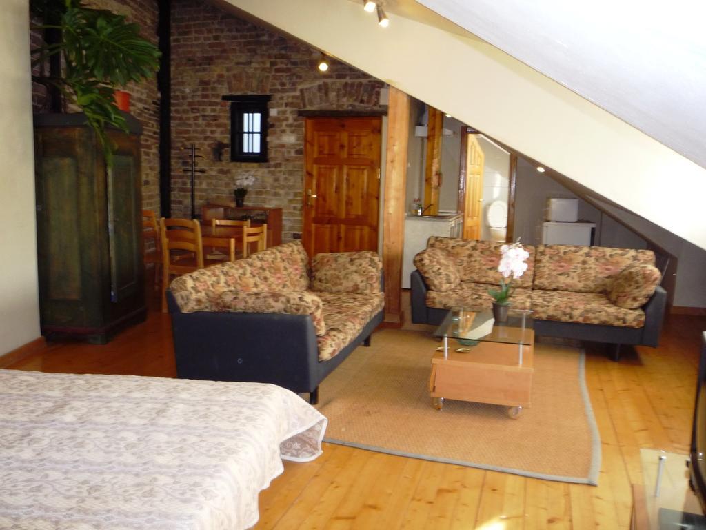 Cheap And Chic Apartment