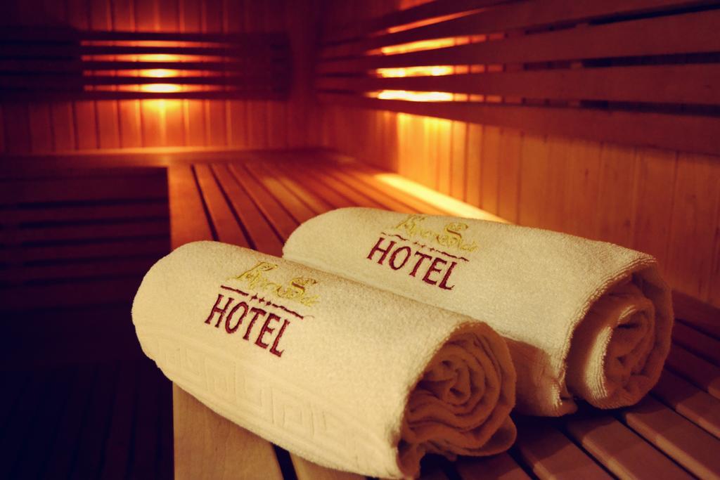 Riverside Hotell