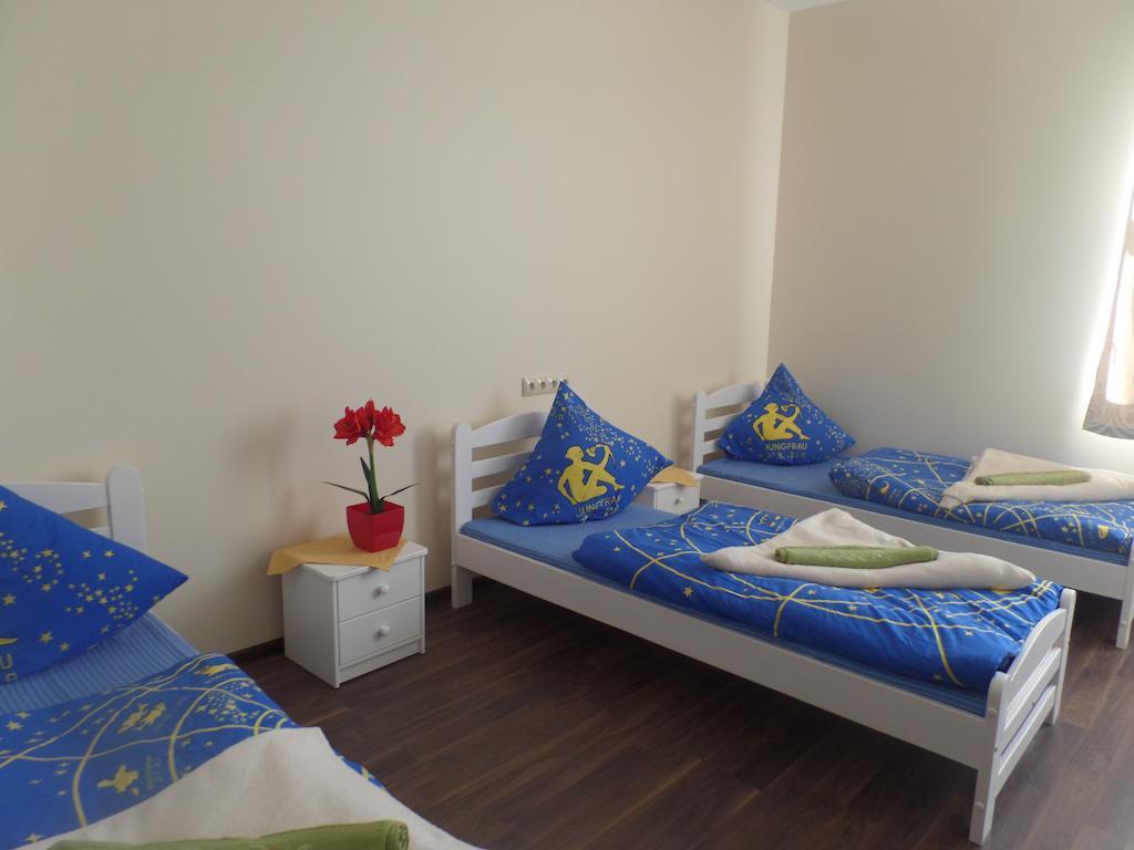 Happy Hotel 3*