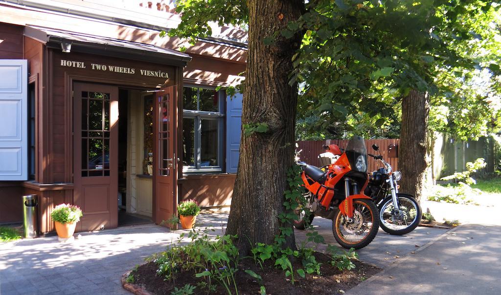 Hotel Two Wheels