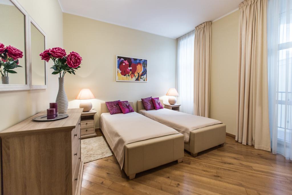Lux - Ernesta, Free Parking Aparthotel 4*