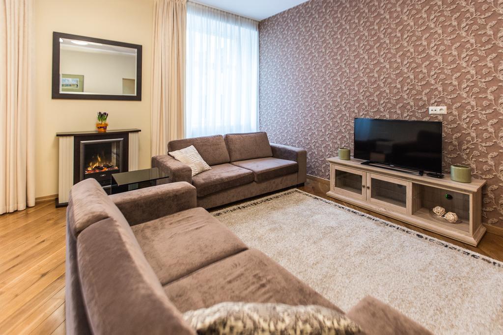 Aparthotel Lux - Ernesta, Free Parking 4*