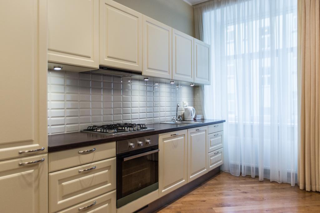 Aparthotel Lux - Ernesta, Free Parking 4*