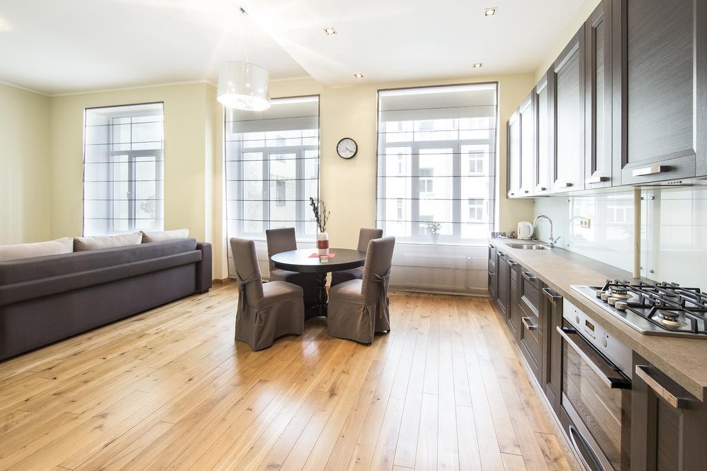 Lux - Ernesta, Free Parking 4* Riga