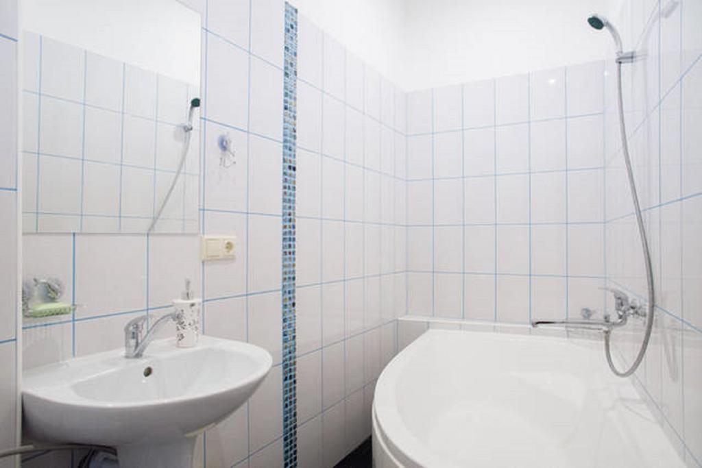 Central Park Studio Apartment *