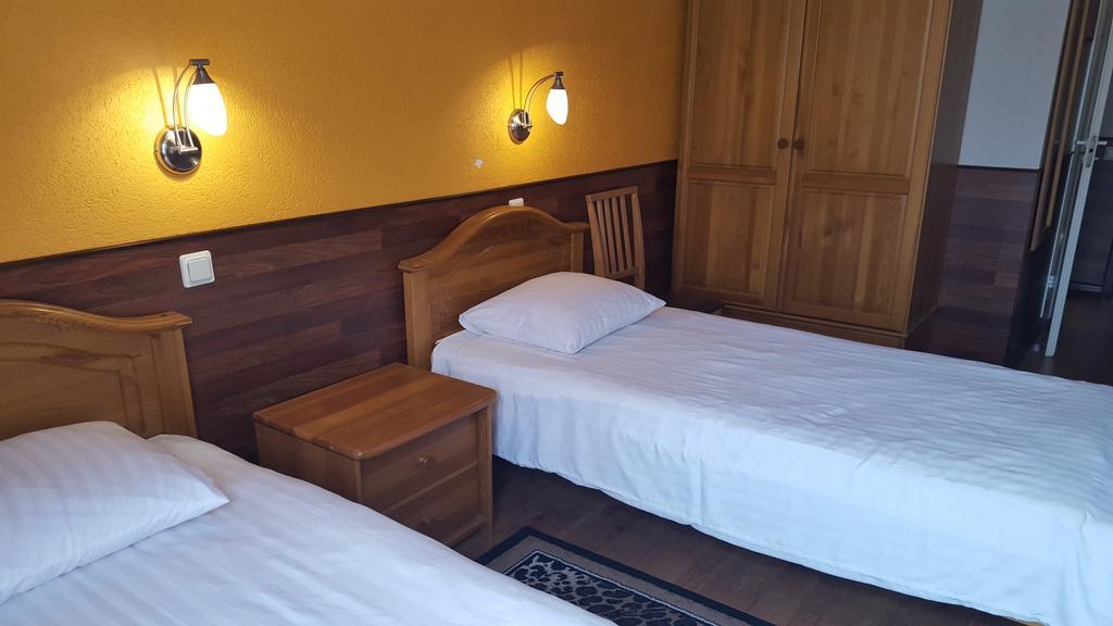 Strops Guest house *