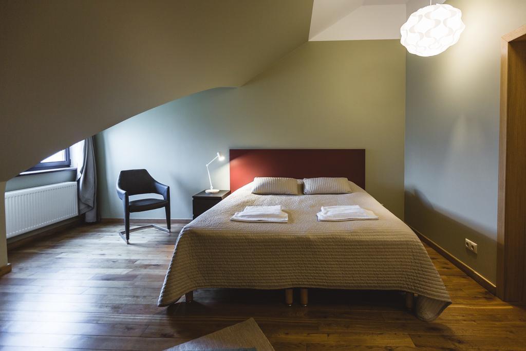 Aparthotel Lux - Ernesta, Free Parking