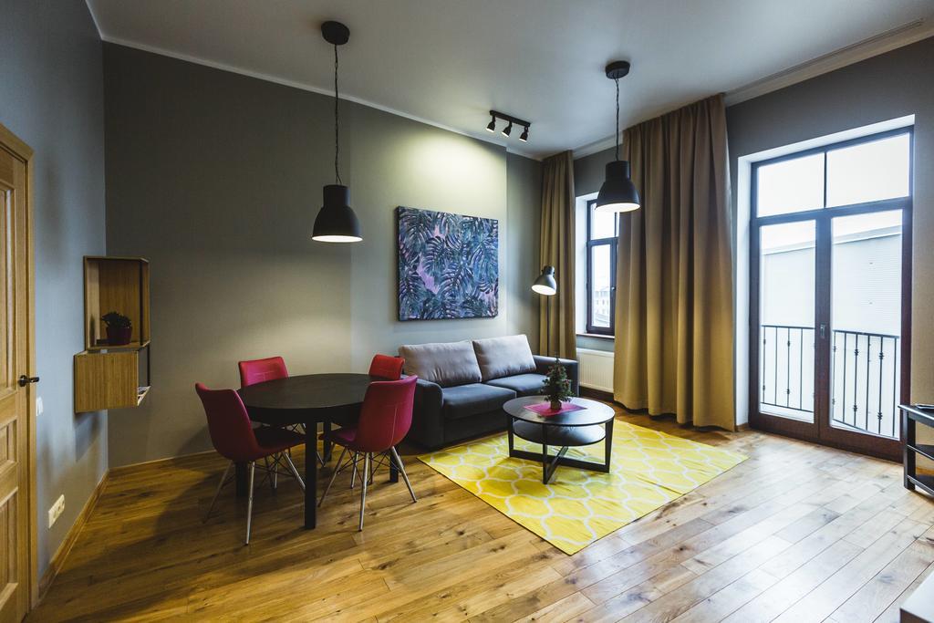 Lux - Ernesta, Free Parking Aparthotel