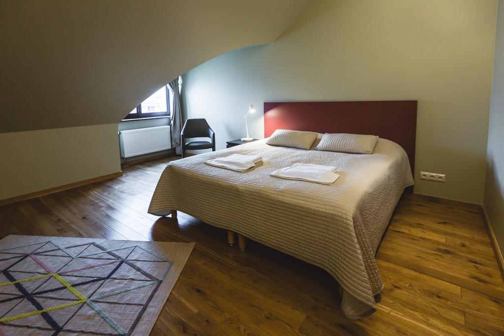 Lux - Ernesta, Free Parking Aparthotel 4*