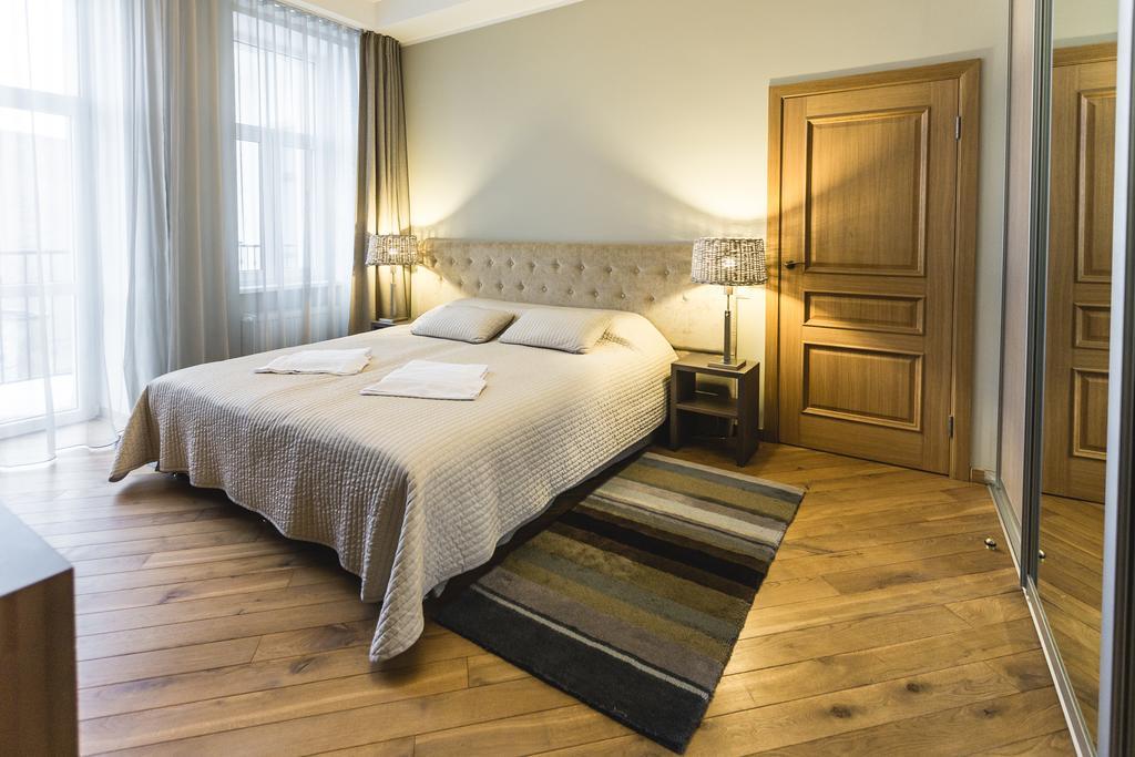 Lux - Ernesta, Free Parking Aparthotel