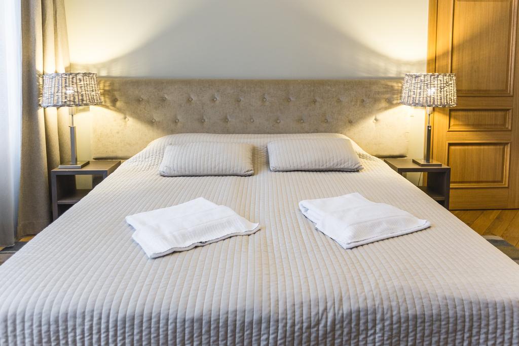 Aparthotel Lux - Ernesta, Free Parking