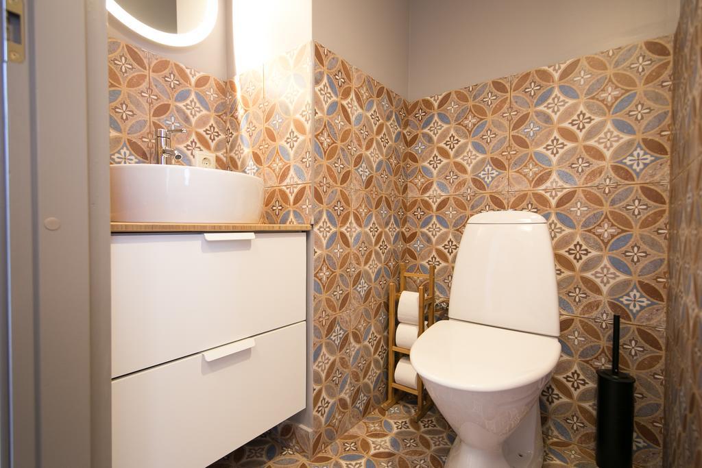 Sunny And Compact Apartment *