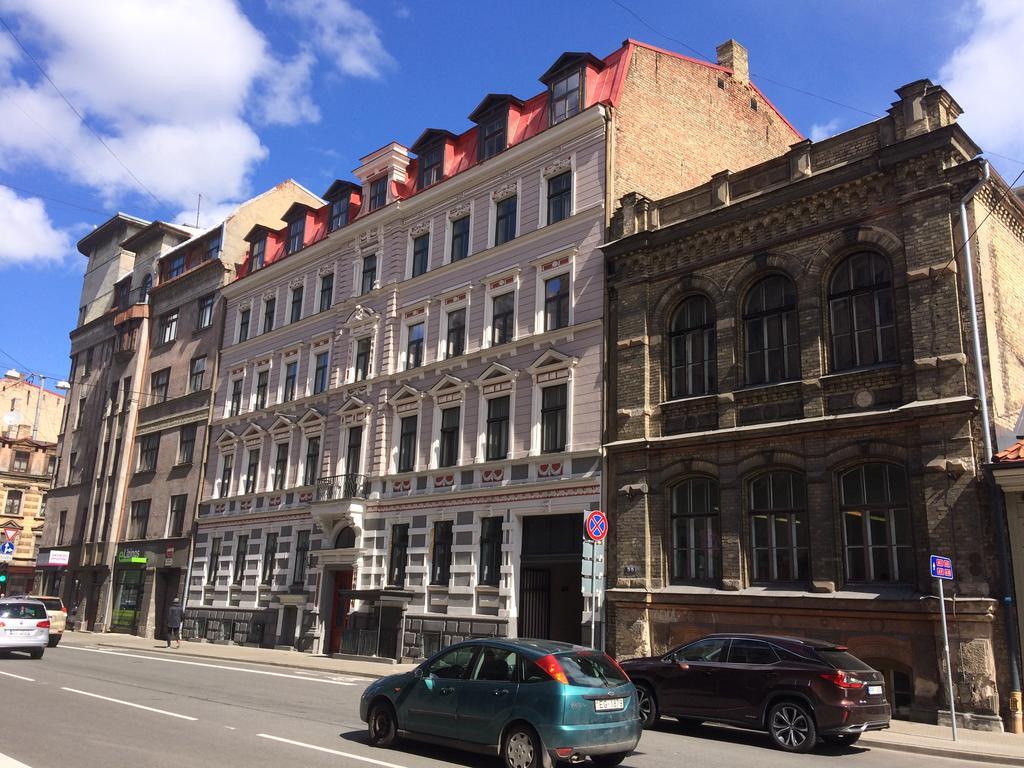 Sunny And Compact Apartment