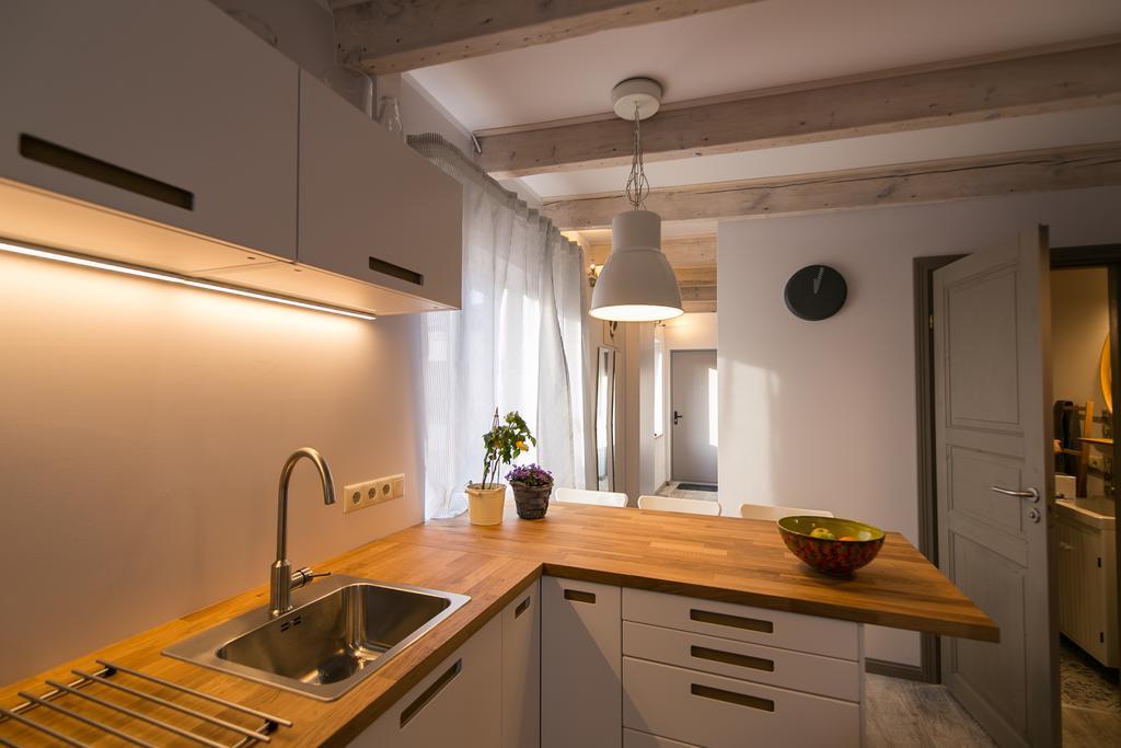 Sunny And Compact Apartment *