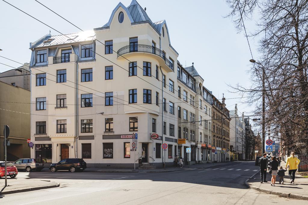 Lux - Ernesta, Free Parking Aparthotel 4*