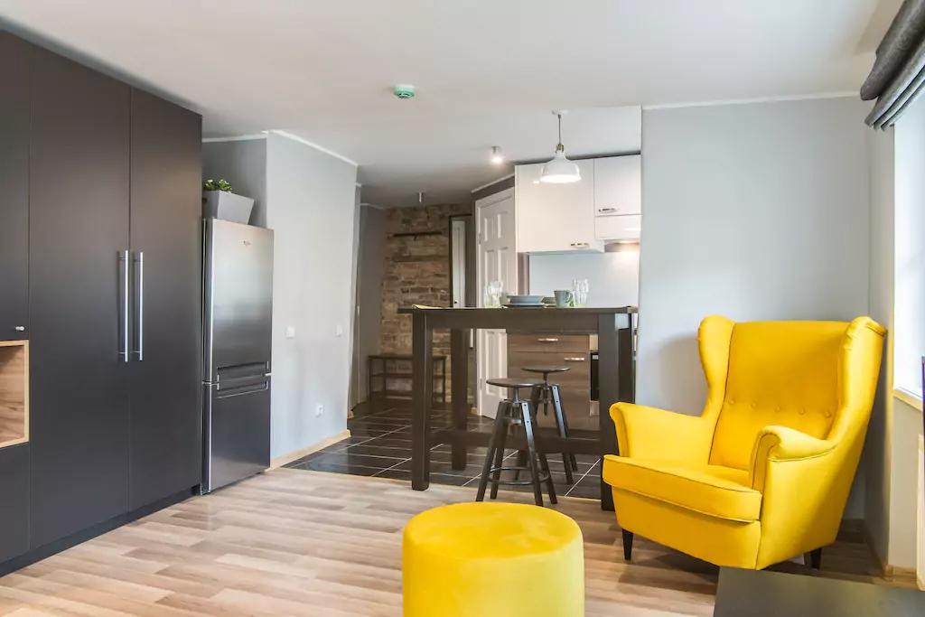 Colonel & Apartment