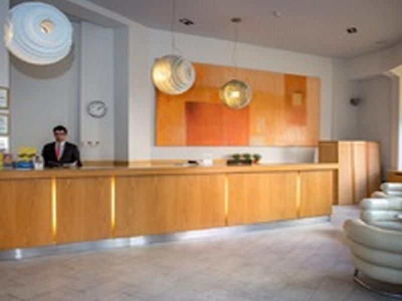 Rixwell Centra Hotel