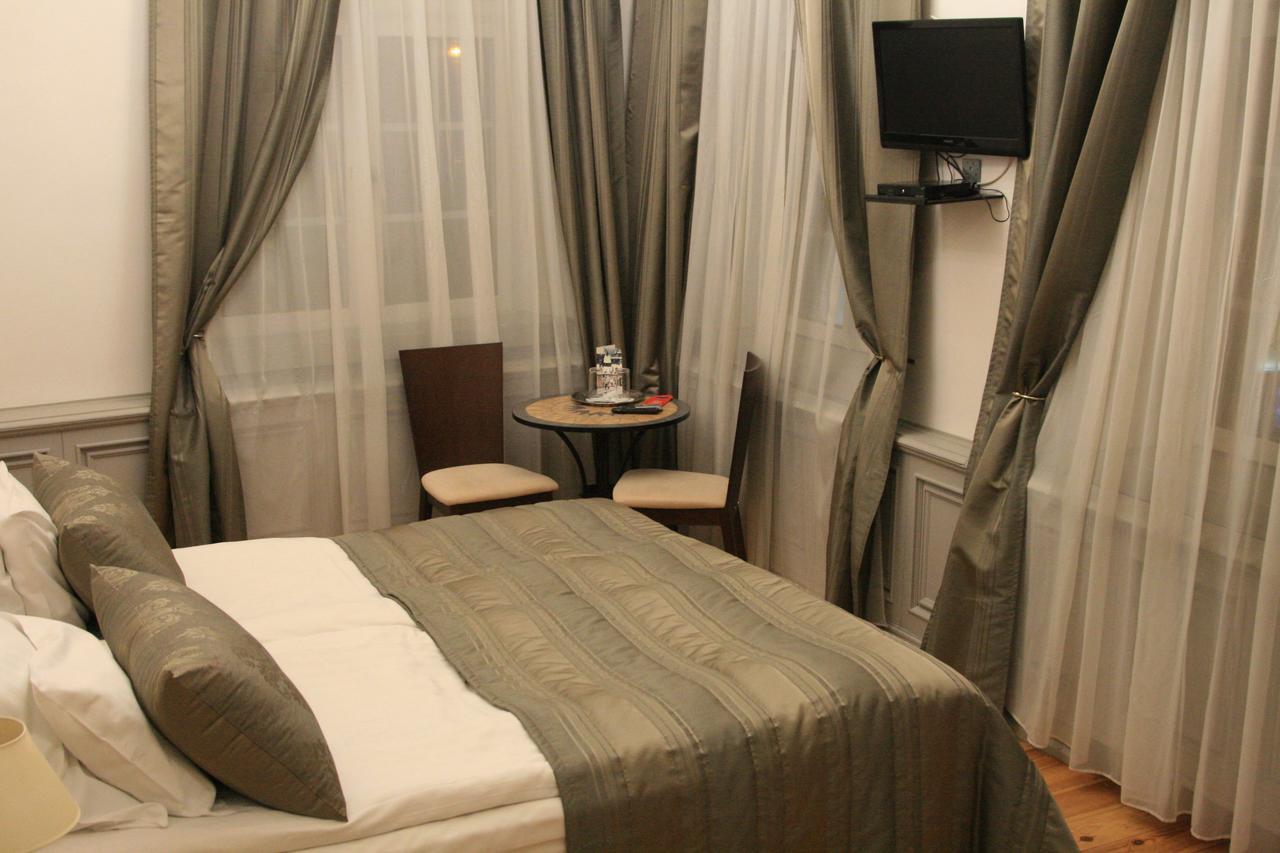 Boutique Kristofs Khách sạn 3*