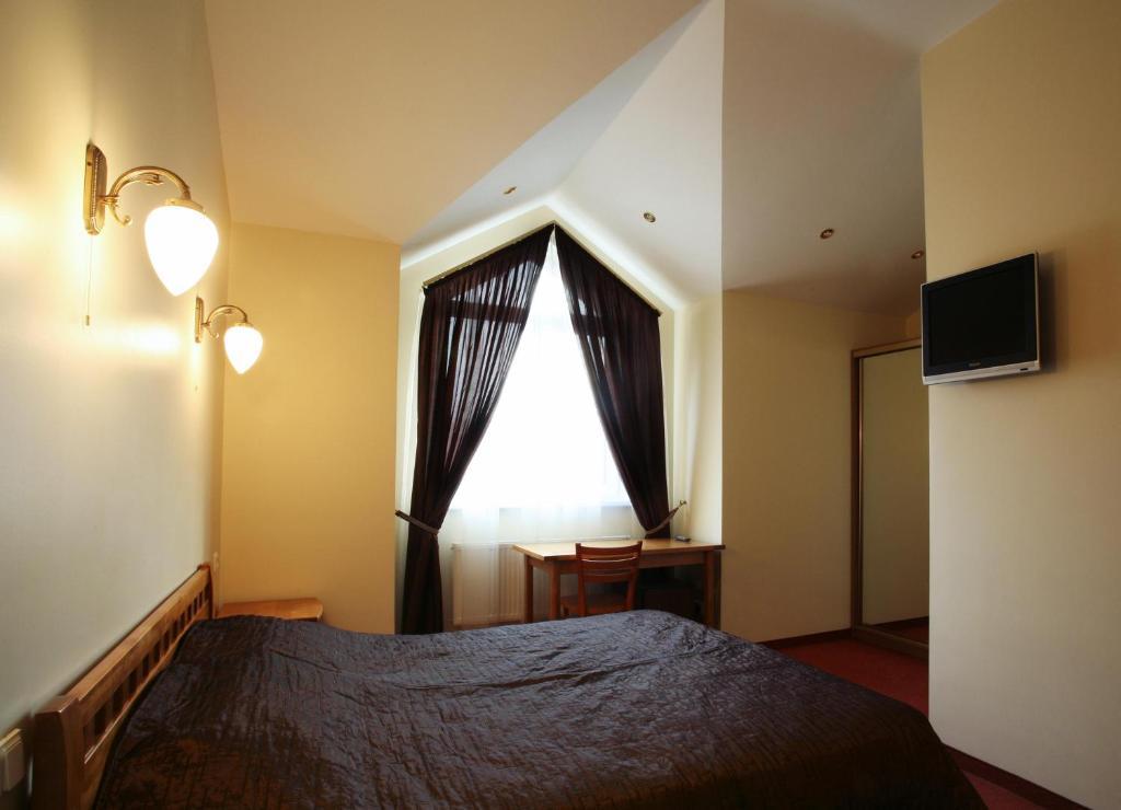 Riverside Hotel