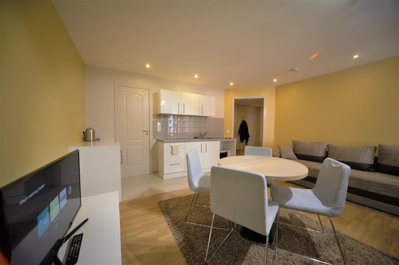 Old Town Apartment *