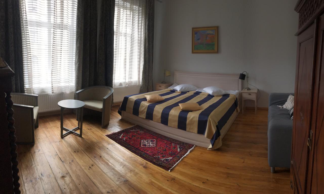 A1 With Free Parking Apartment *