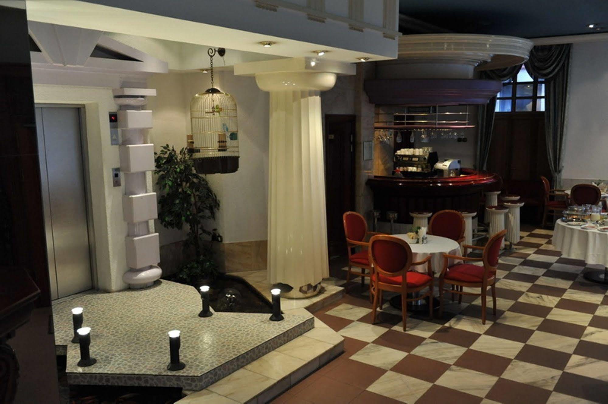 Boutique Kristofs Khách sạn Riga