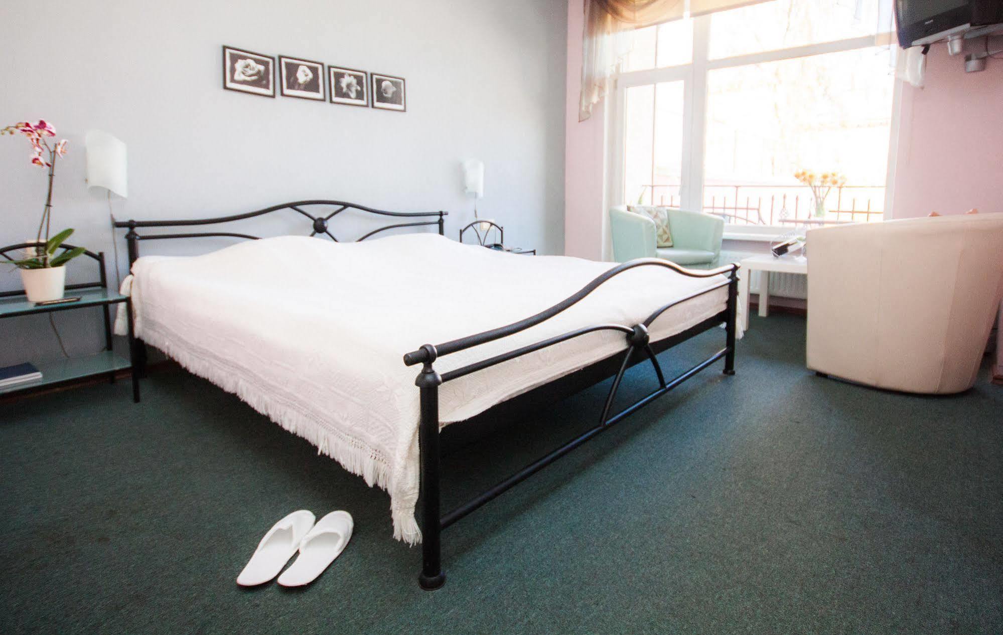 Kert Free Parking Aparthotel