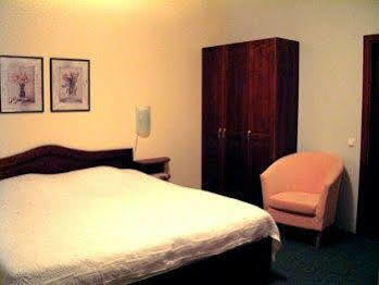 Aparthotel Kert Free Parking 3*