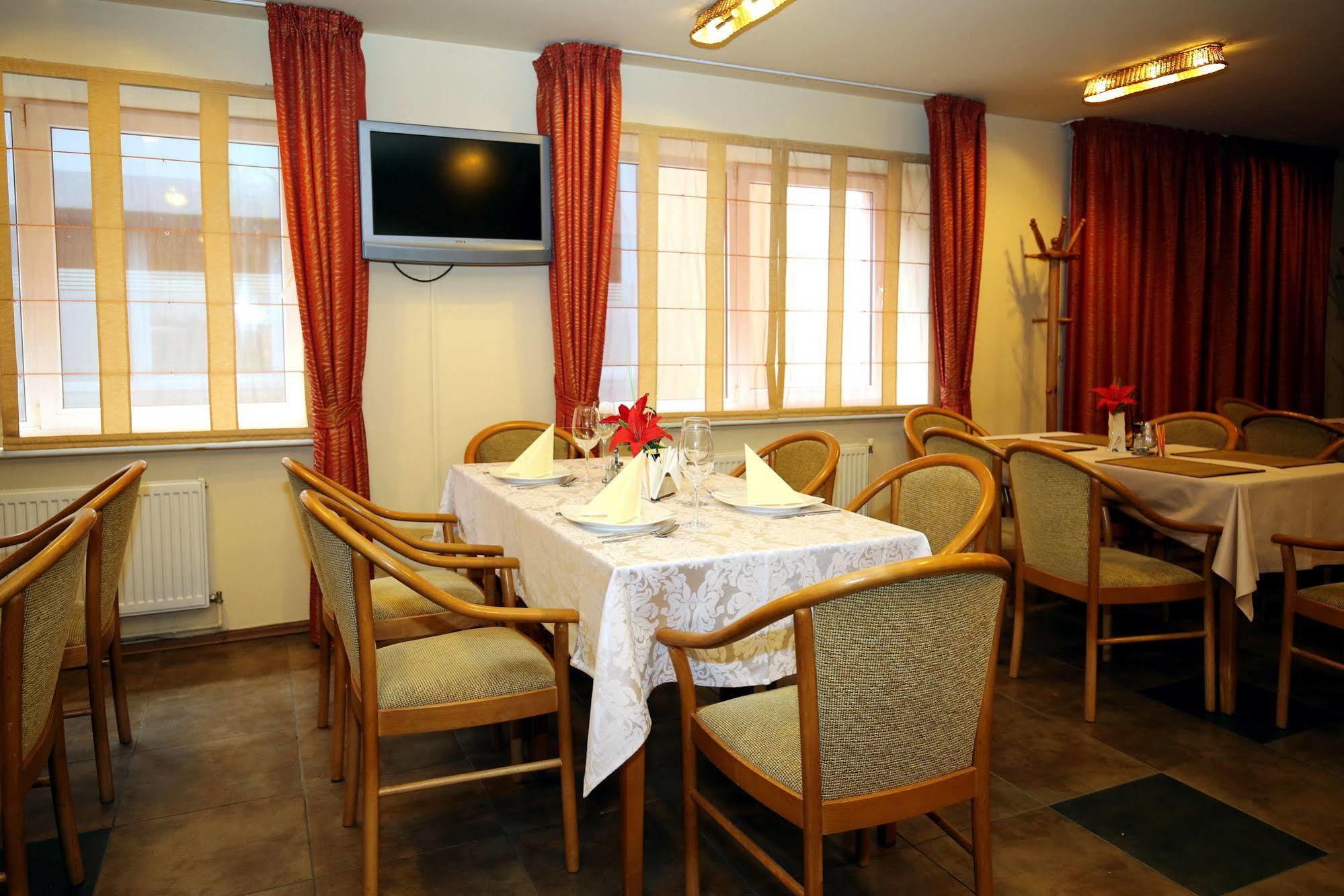 Tomo Free Parking 3* Riga