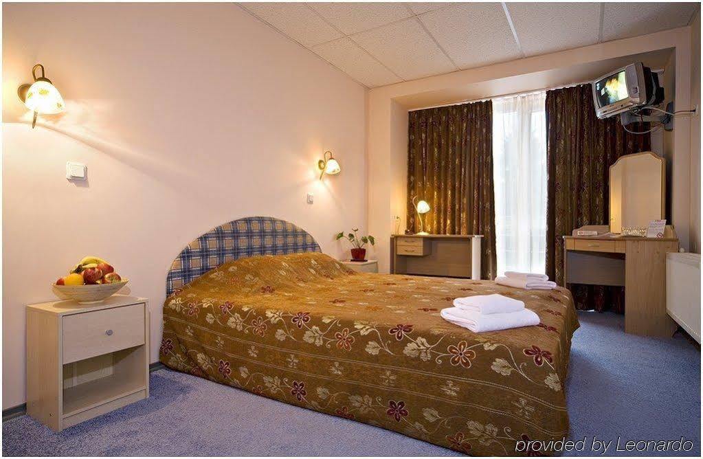 With Free Parking Viesnīca 3*
