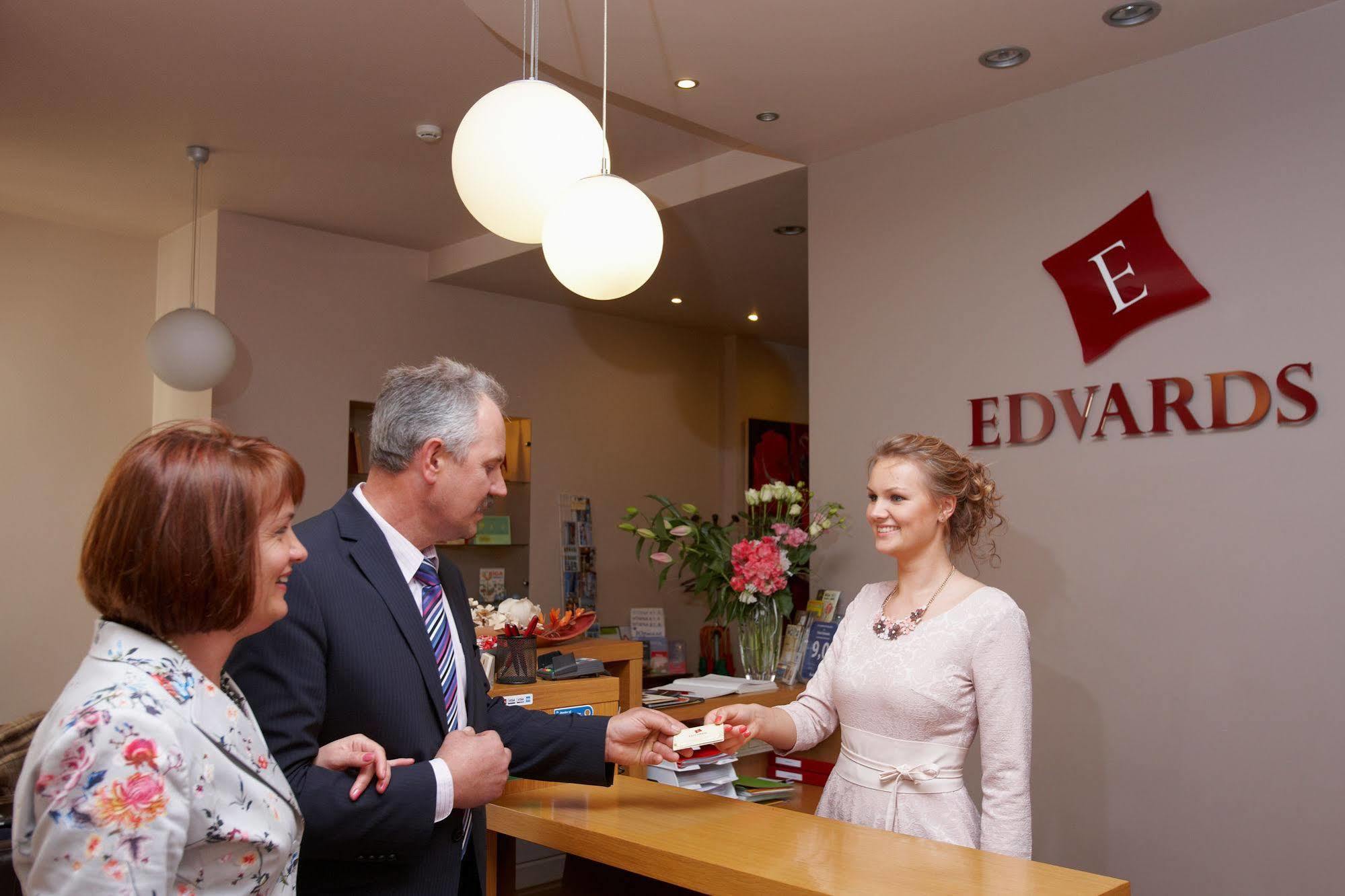 Edvards 3* Riga